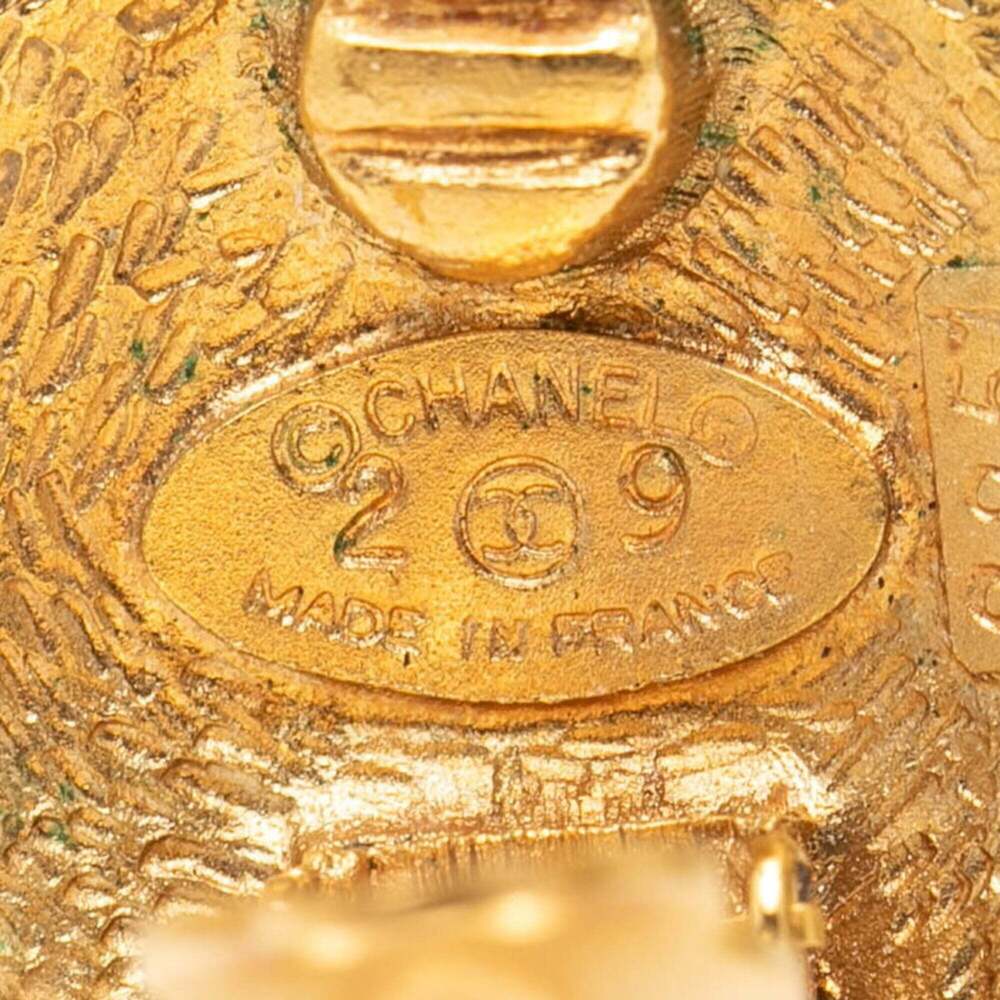 CHANEL Vintage Gold Logo Earrings - Picture 3 of 3